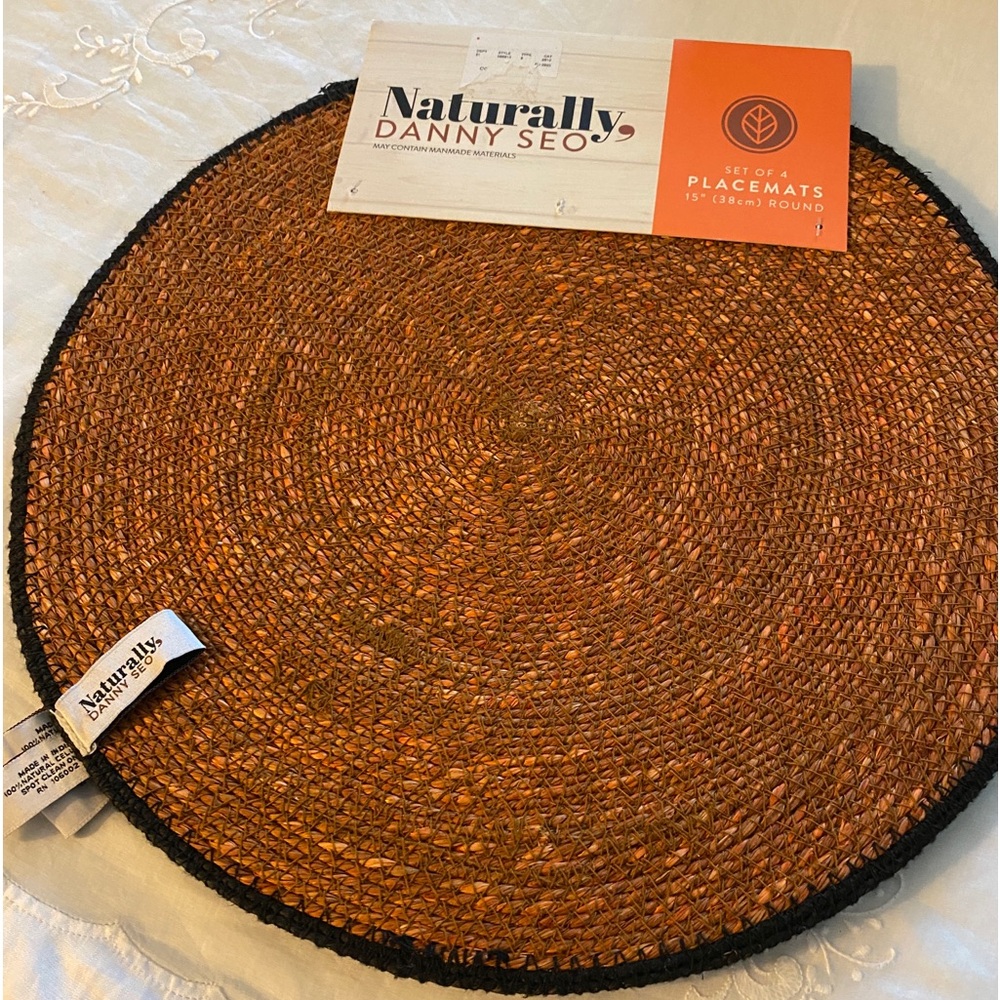 DANNY SEO NATURAL SET IF 4 ROUND MADE IN INDIA PLACEMATS NWT